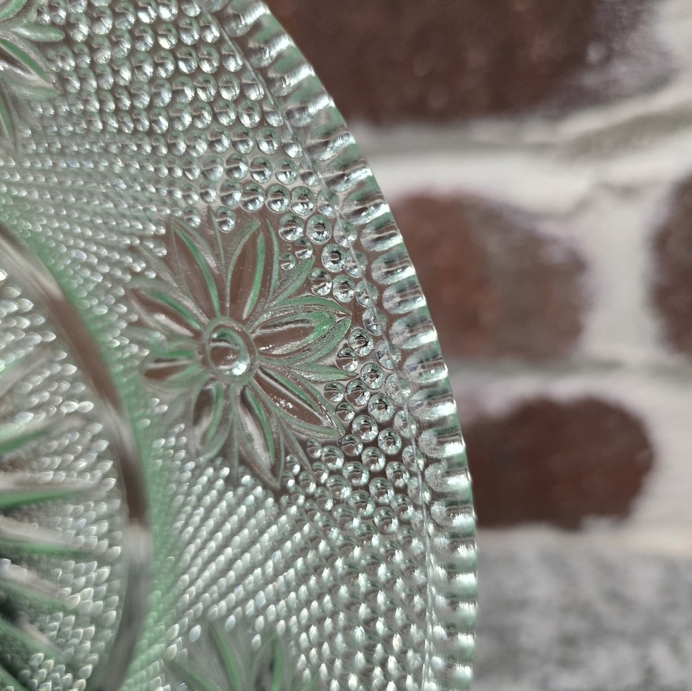 Pressed Glass/Starburst And Daisy Pattern Plate - Picture 3 of 4